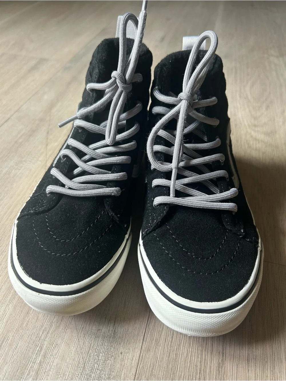 Little Boys Size 1.5 Vans Black and Gray High-Top  Snow Boots ❄️